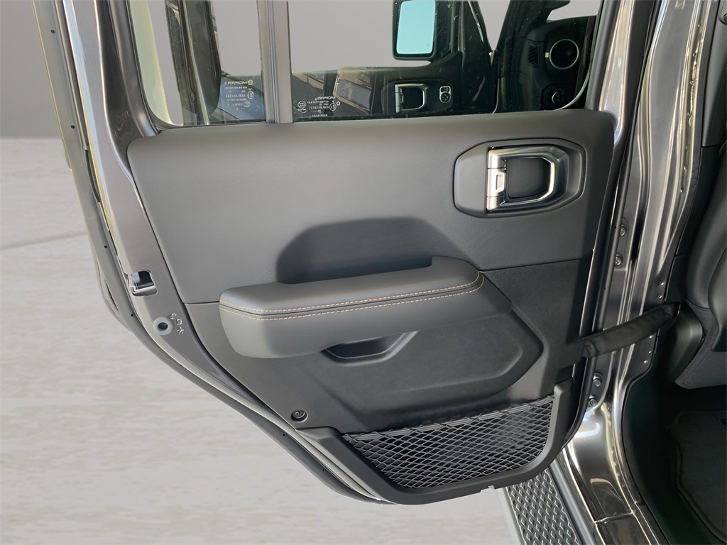 2025 Jeep Gladiator Sport photo 32