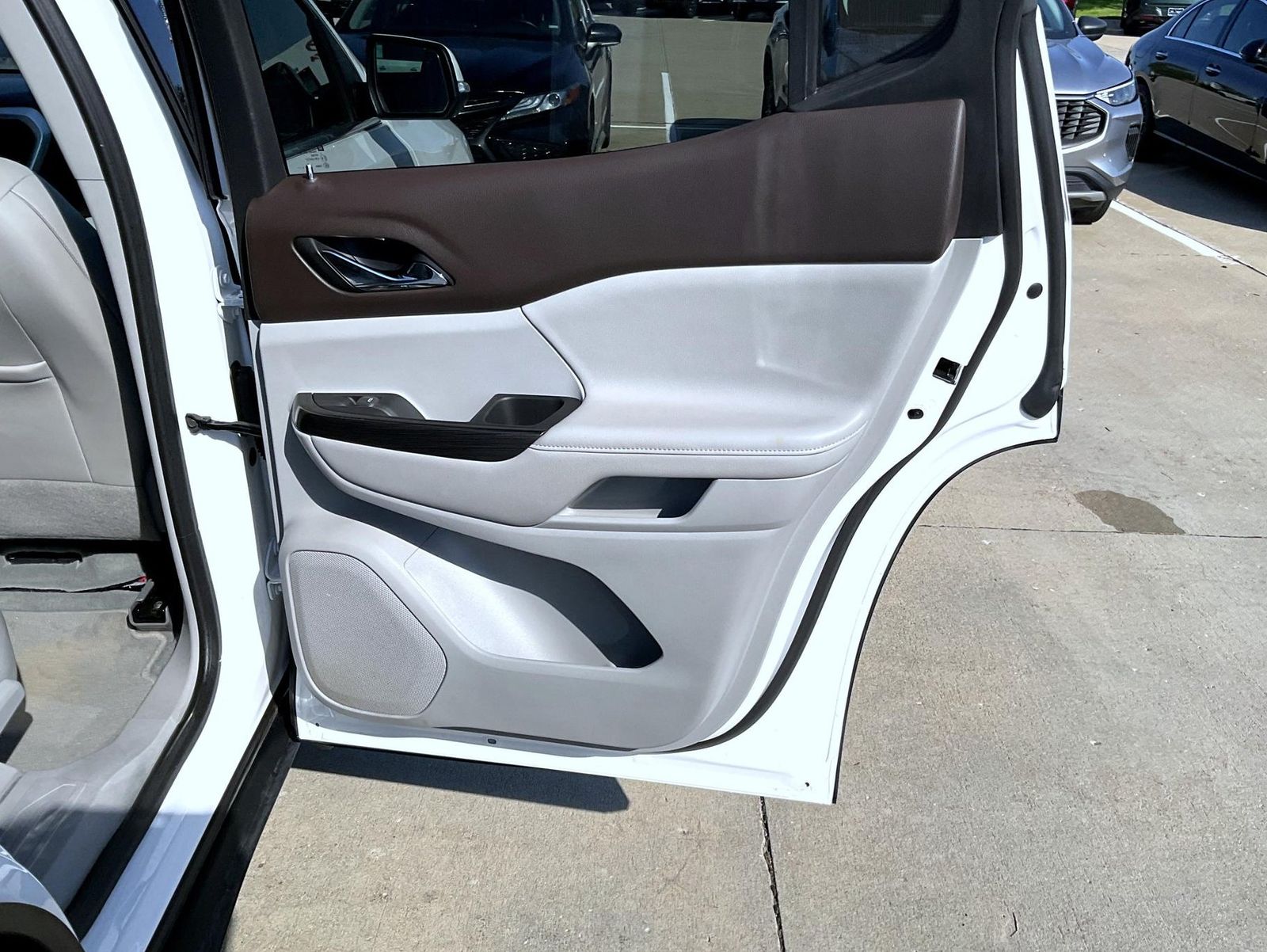 2023 Gmc Acadia SLT photo 16