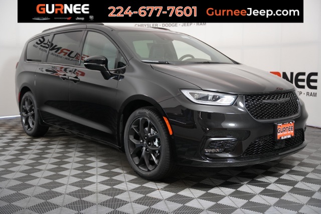 2026 Chrysler Pacifica Select's photo