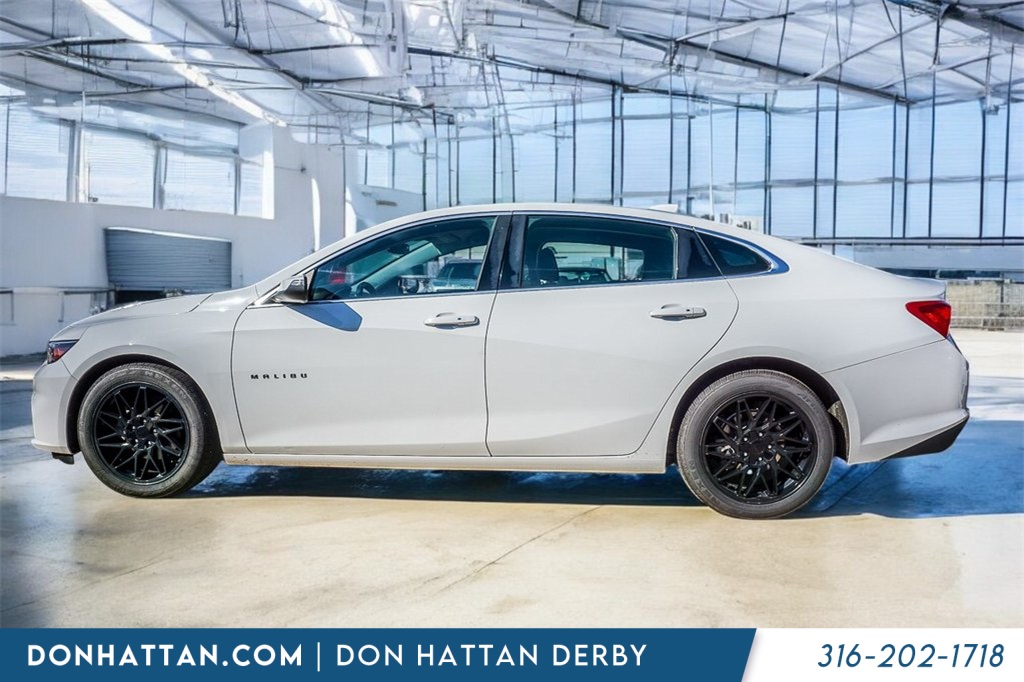 Used 2018 Chevrolet Malibu 1LT with VIN 1G1ZD5ST0JF129413 for sale in Augusta, KS