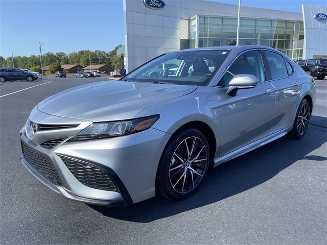 2024 Toyota Camry SE photo 2