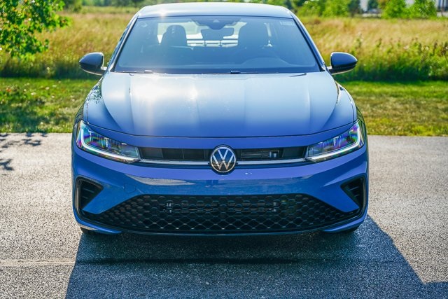 2025 Volkswagen Jetta 1.5T Sport photo 3