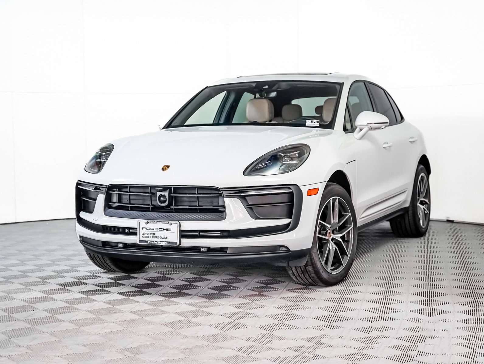 2025 Porsche Macan S's photo