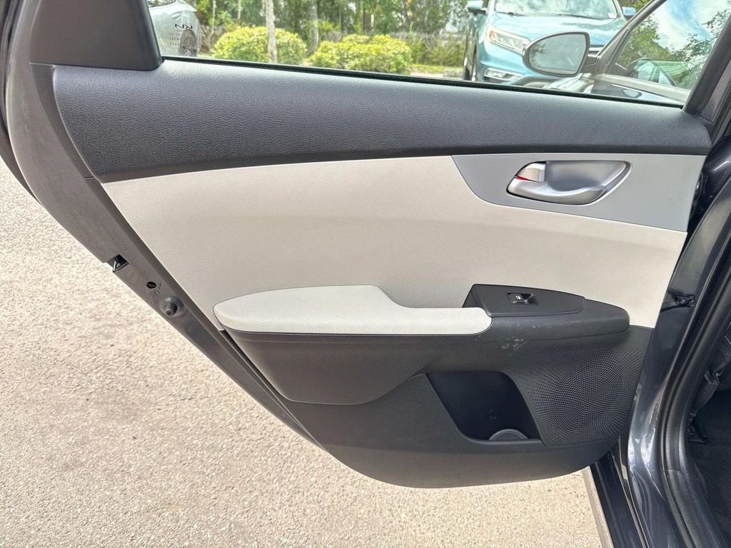 2022 Kia Forte LXS photo 10