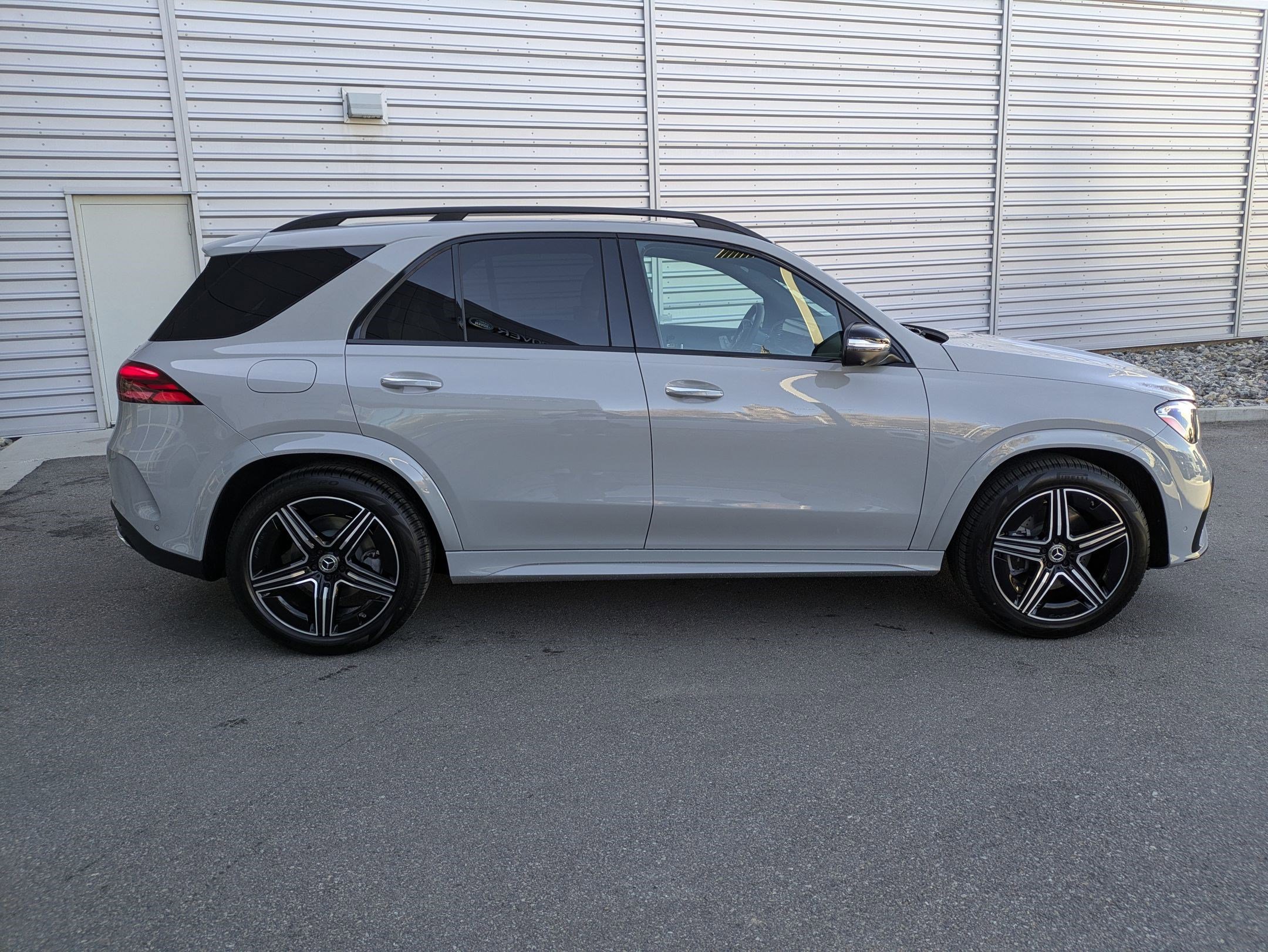 2025 Mercedes Benz GLE 450 4MATIC photo 2