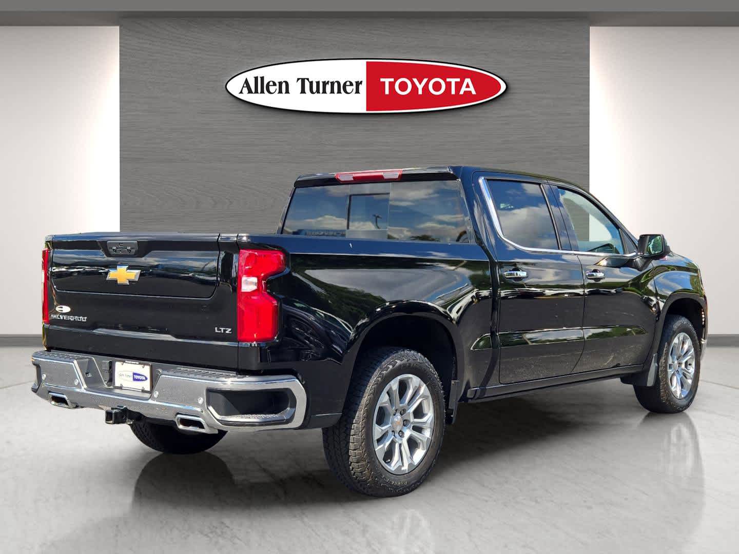 2024 Chevrolet Silverado 1500 LTZ photo 4