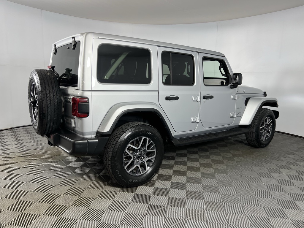 2024 Jeep Wrangler Sahara photo 4