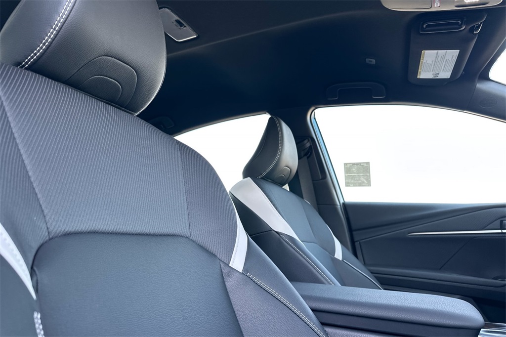 2025 Toyota Camry SE photo 16