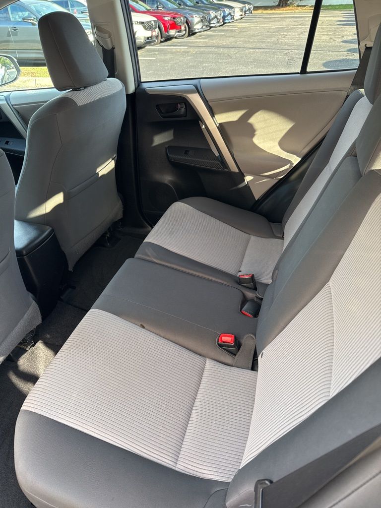 2013 Toyota RAV4 LE photo 7