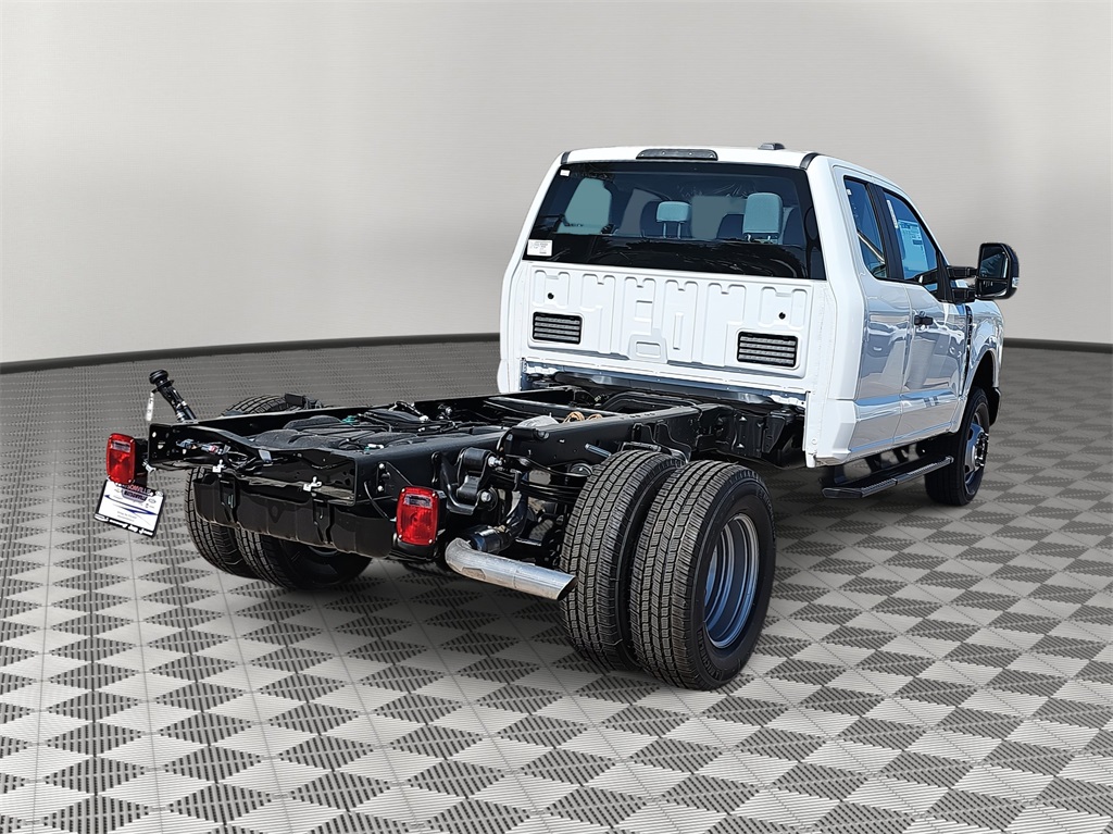 2025 Ford F-350 XL photo 2
