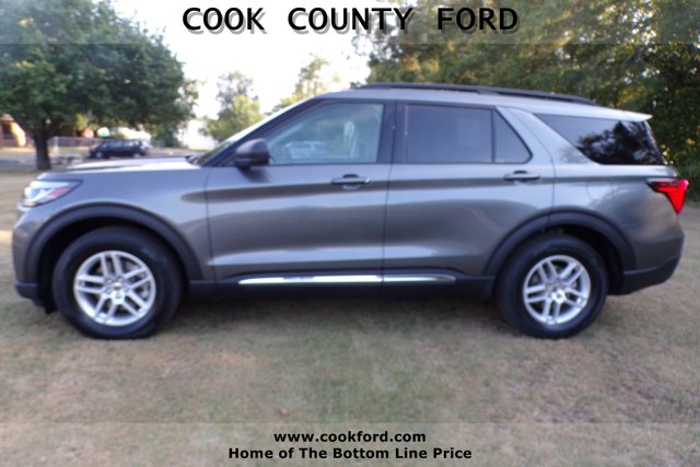 2025 Ford Explorer photo 4