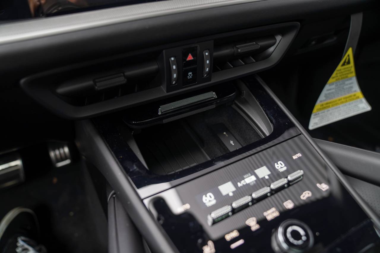 2025 Porsche Cayenne photo 18