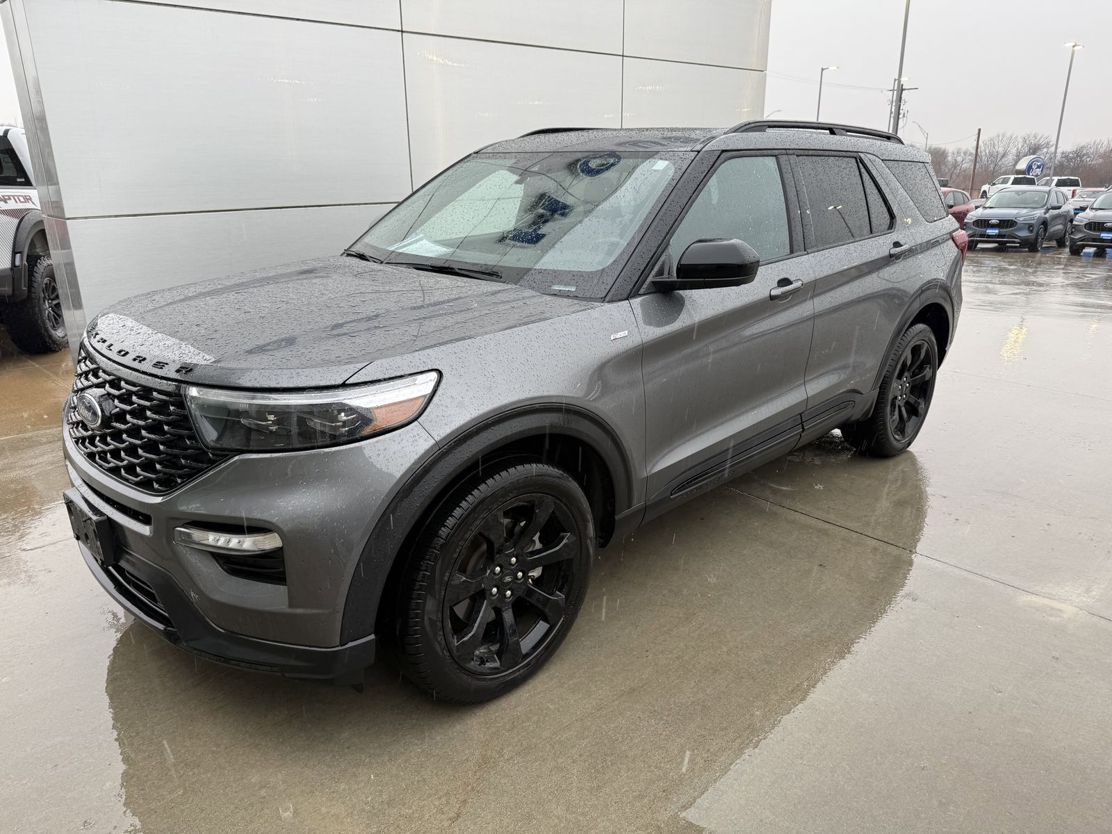 2023 Ford Explorer ST-LINE's photo