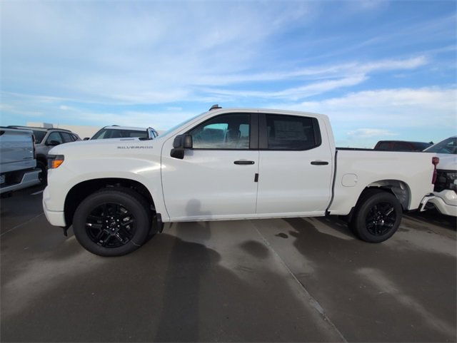 2026 Chevrolet Silverado Custom photo 3