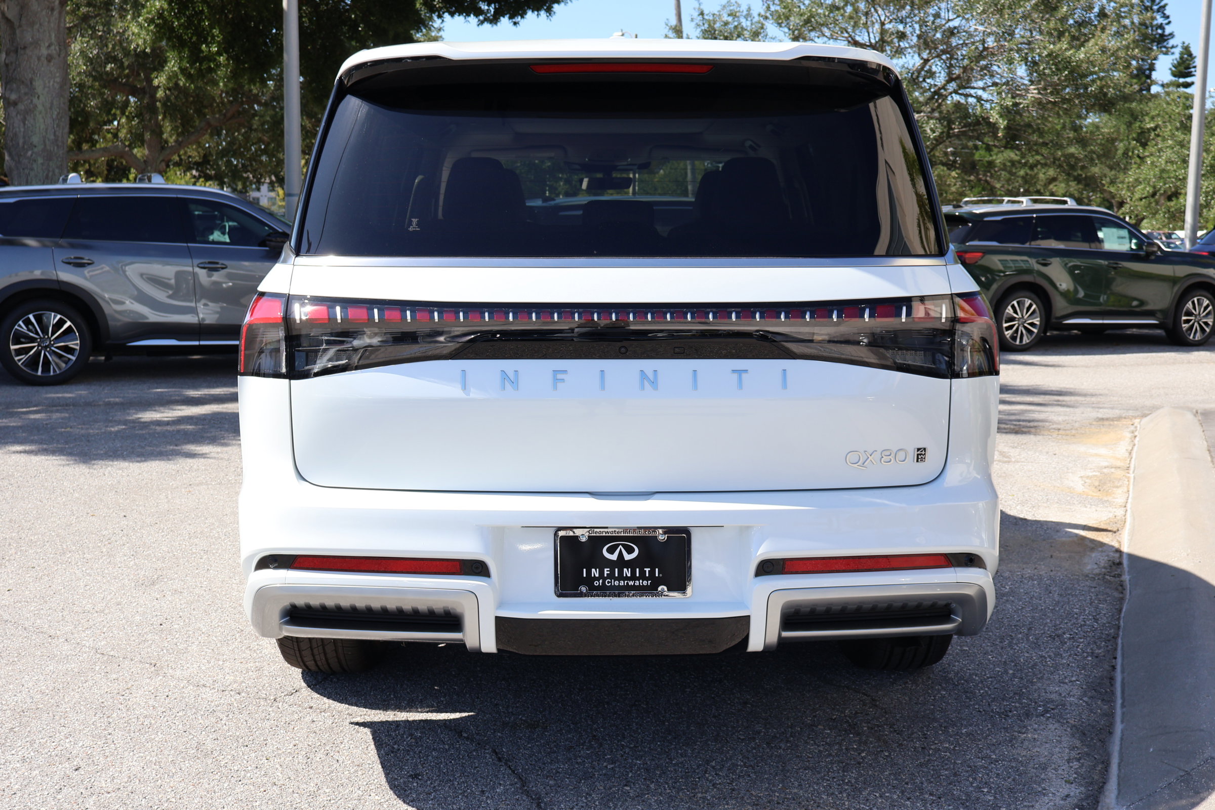 2026 Infiniti QX80 Luxe photo 7