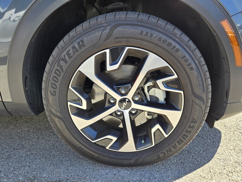 2023 Kia Sportage EX photo 3