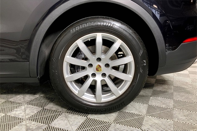 2022 Porsche Cayenne Platinum Edition photo 27