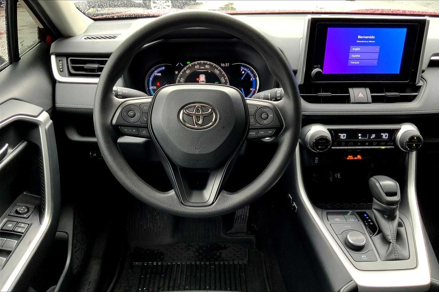 2025 Toyota RAV4 Hybrid XLE photo 2
