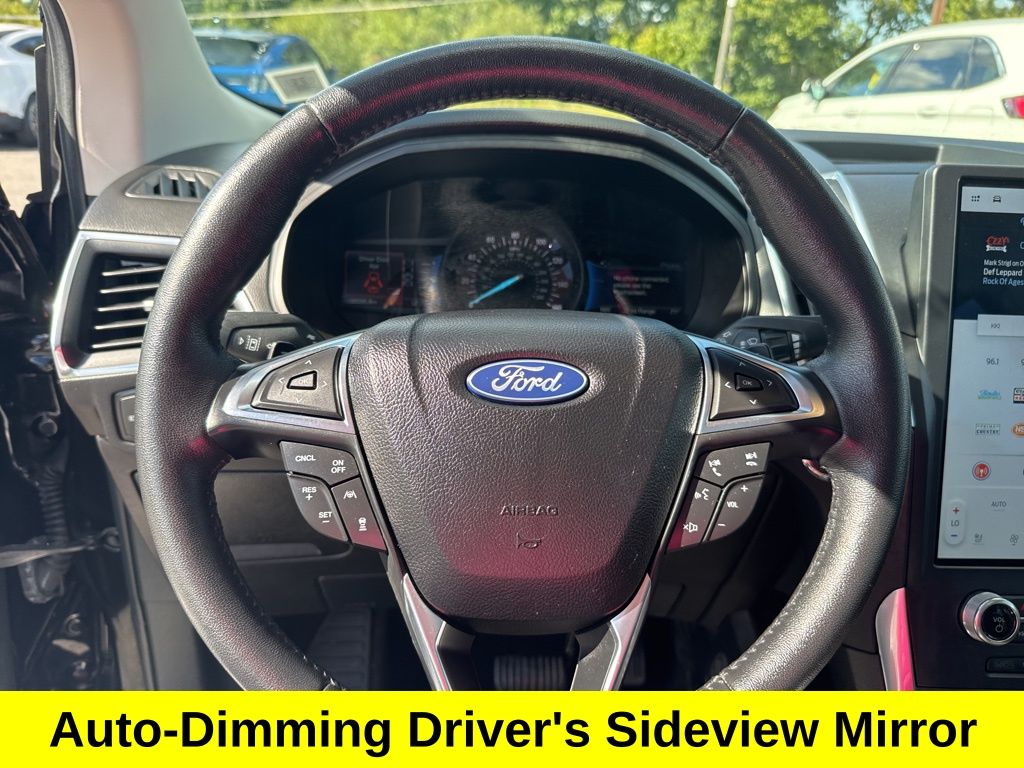 2022 Ford Edge Titanium photo 16
