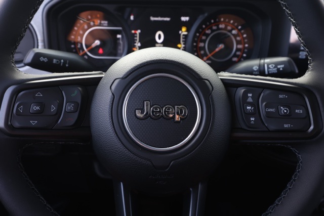 New 2025 Bright White Clear-Coat Exterior Paint Jeep Willys image 23