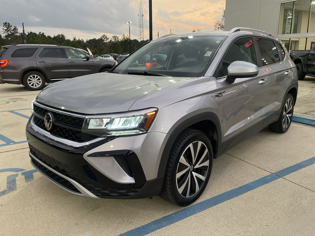 2024 Volkswagen Taos SE photo 3