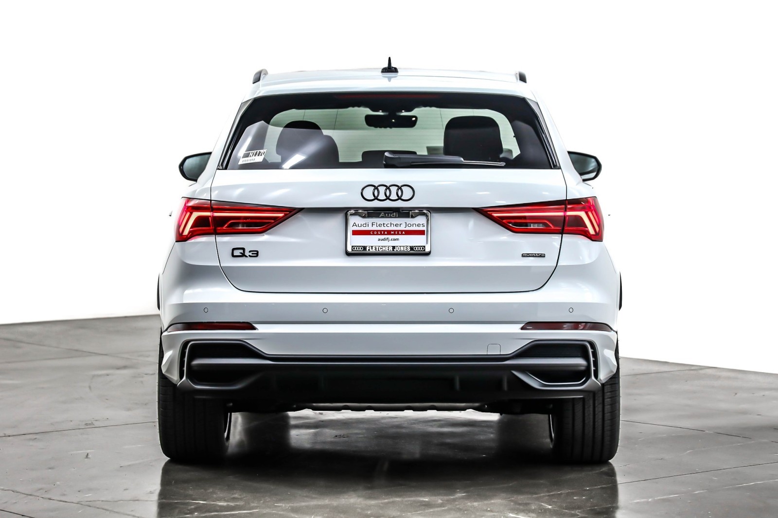 2025 Audi Q3 S line Premium 45 TFSI photo 3