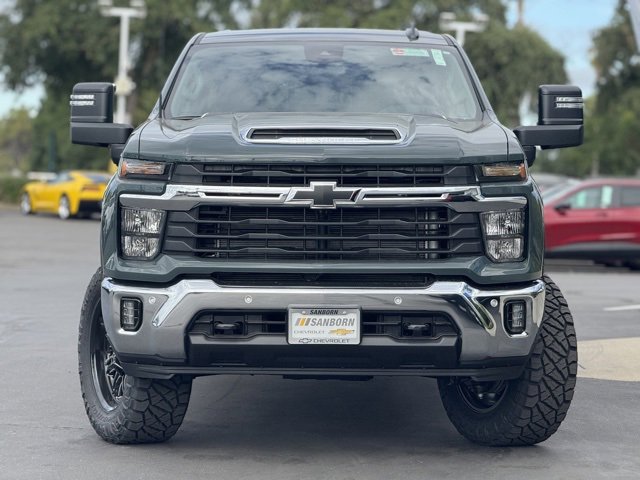 2025 Chevrolet Silverado 2500HD LT photo 2