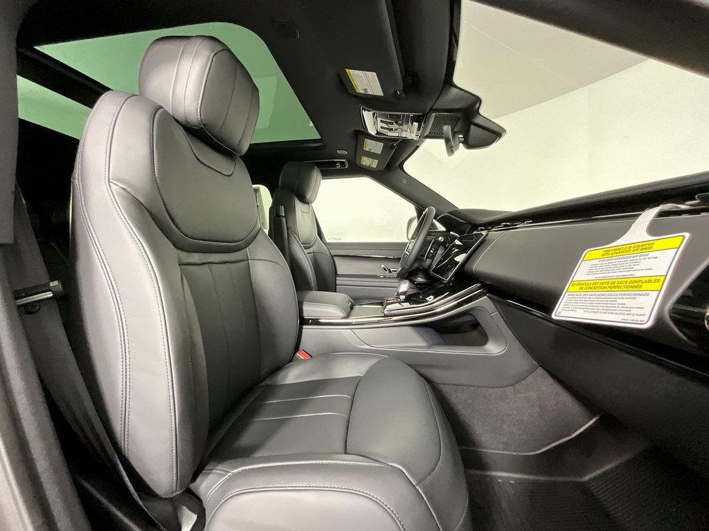 2025 Land Rover Range Rover Sport SE photo 2
