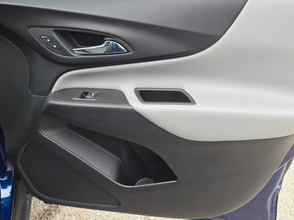 2023 Chevrolet Equinox LS photo 4
