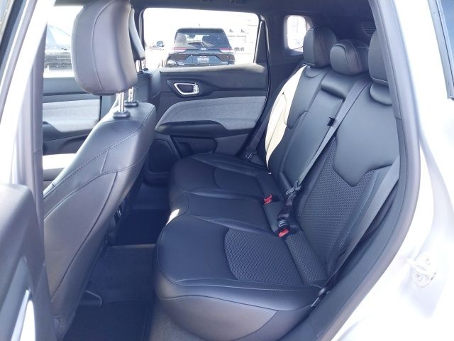 2025 Jeep Compass Latitude photo 6