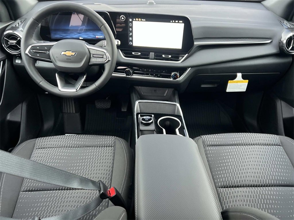 2026 Chevrolet Equinox LT photo 2