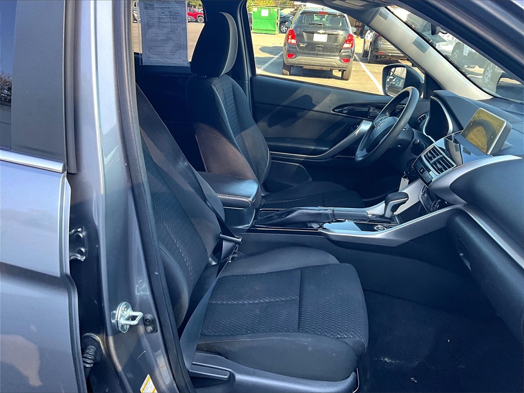 2019 Mitsubishi Eclipse Cross LE photo 9