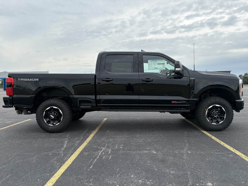 2026 Ford F-350 Platinum photo 4