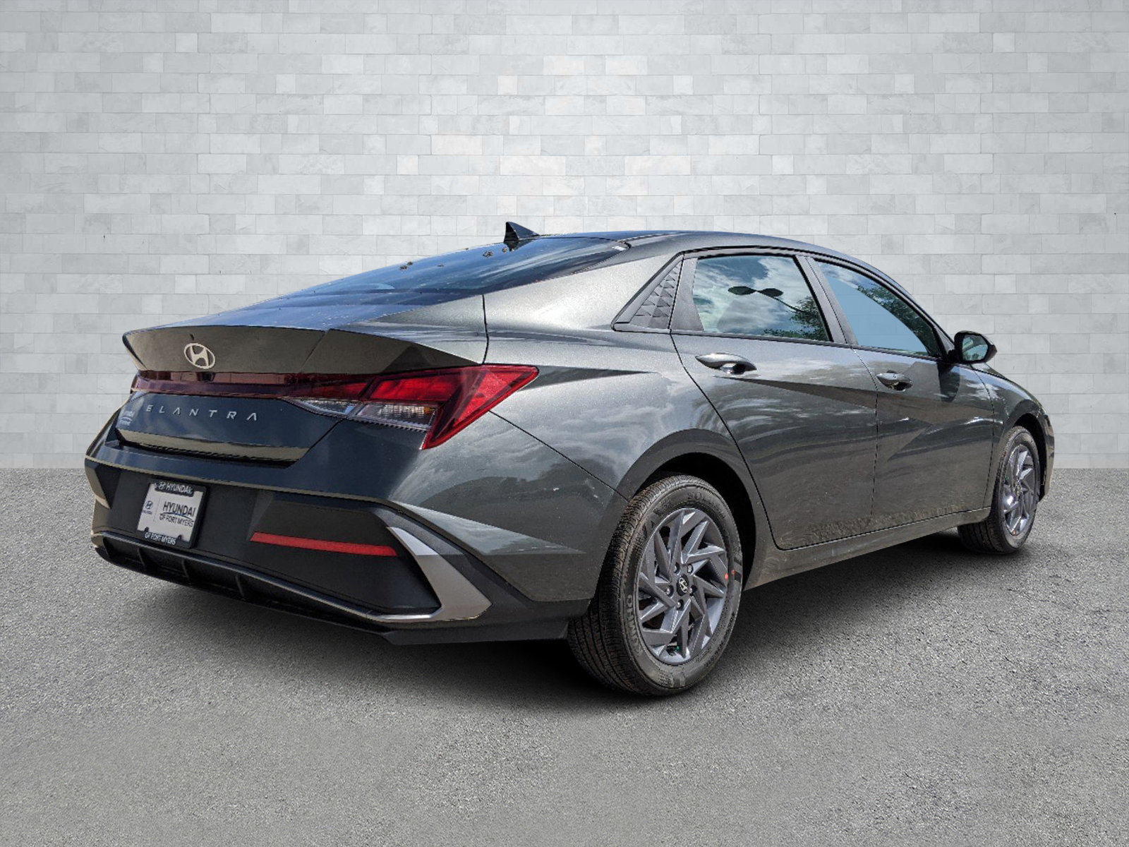 2025 Hyundai Elantra SEL Sport photo 4