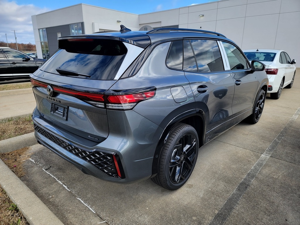 2026 Volkswagen Tiguan SE R-Line Black photo 2