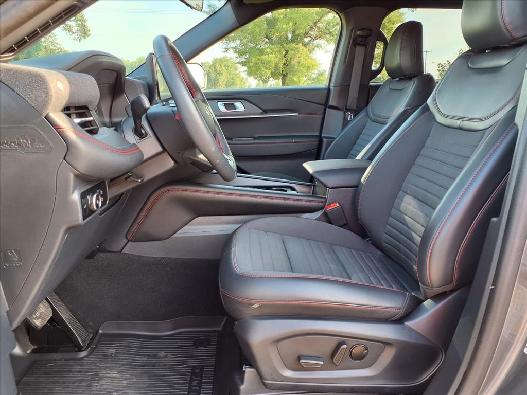 2025 Ford Explorer ST-Line photo 3