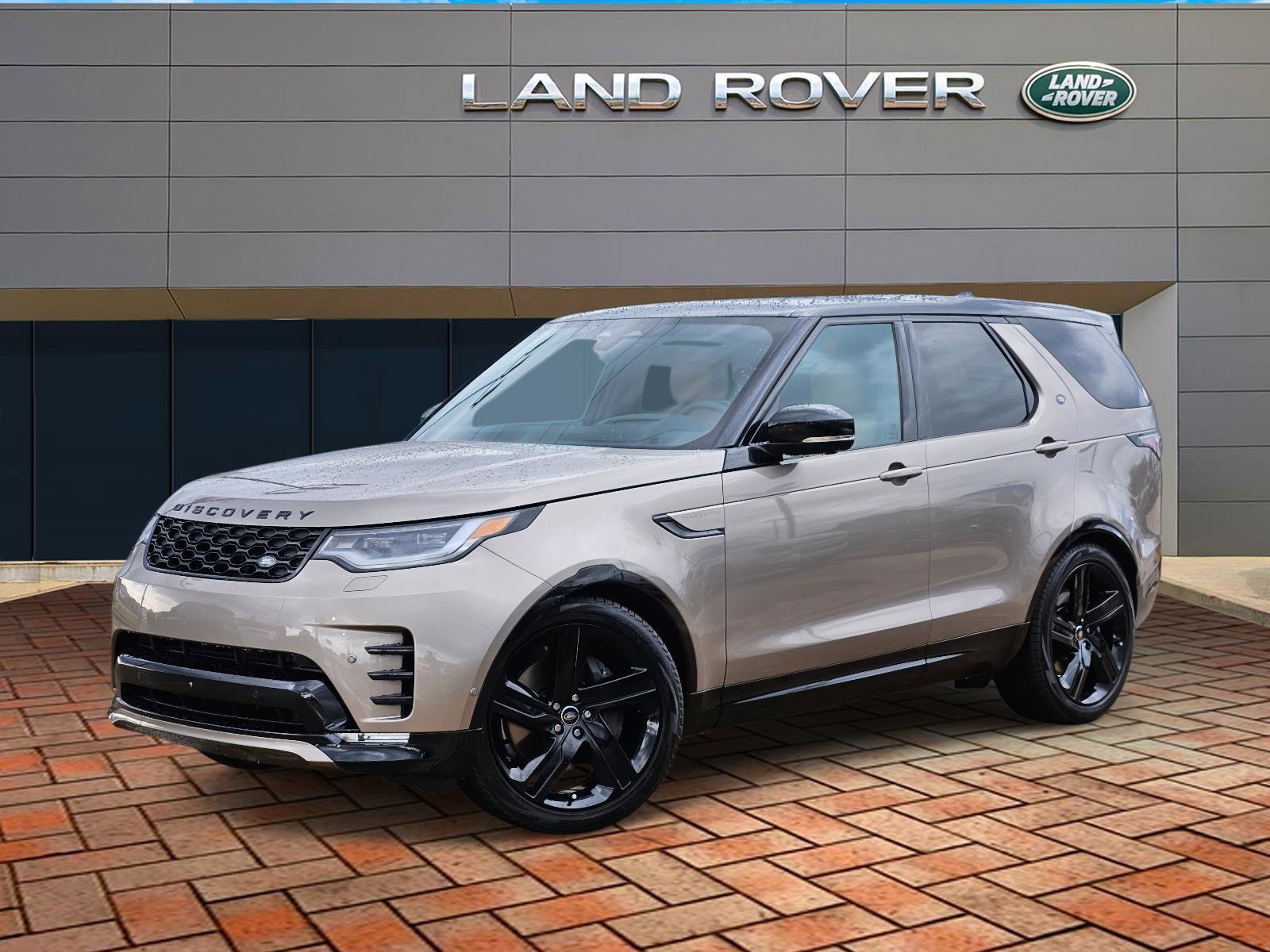 2025 Land Rover Discovery Dynamic SE's photo