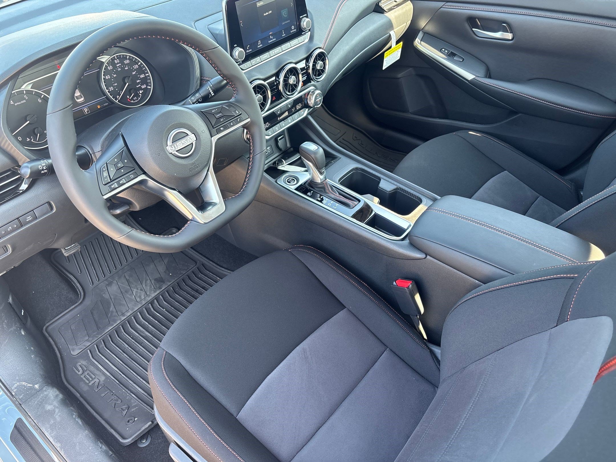 2025 Nissan Sentra SR photo 4