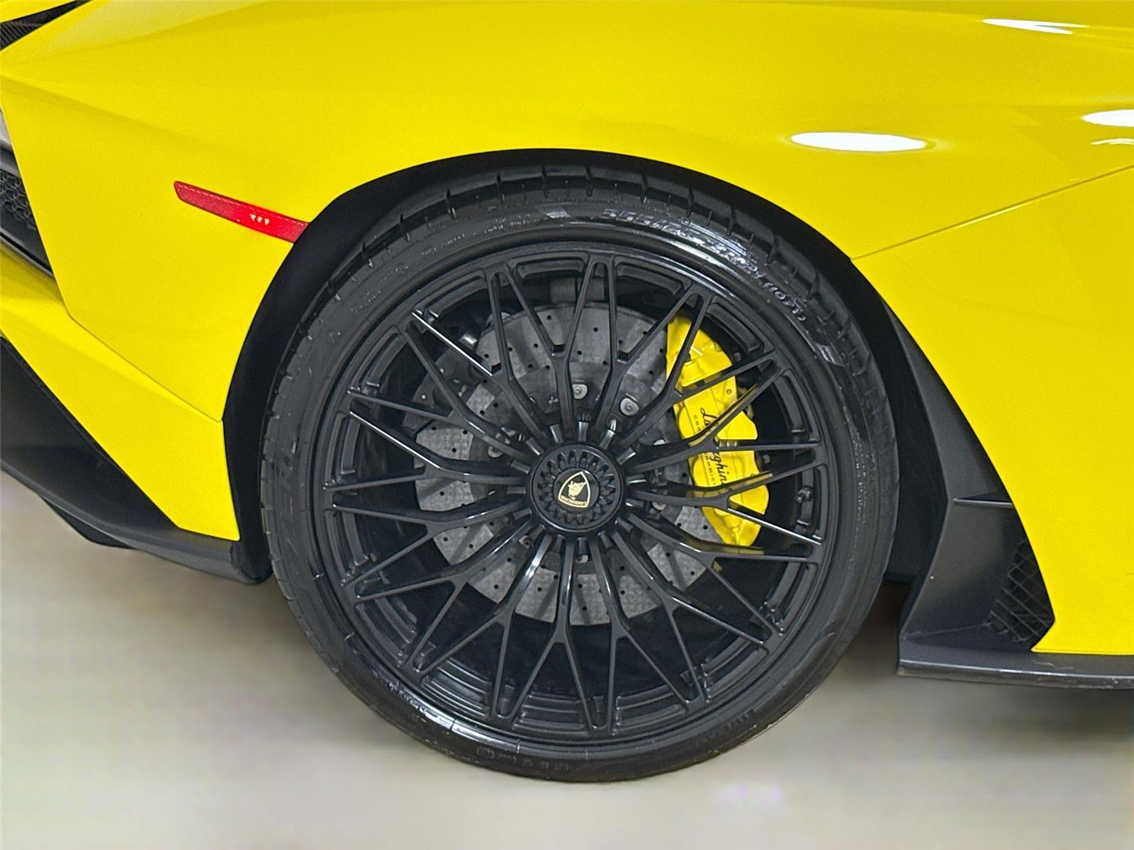 2018 Lamborghini Aventador photo 27