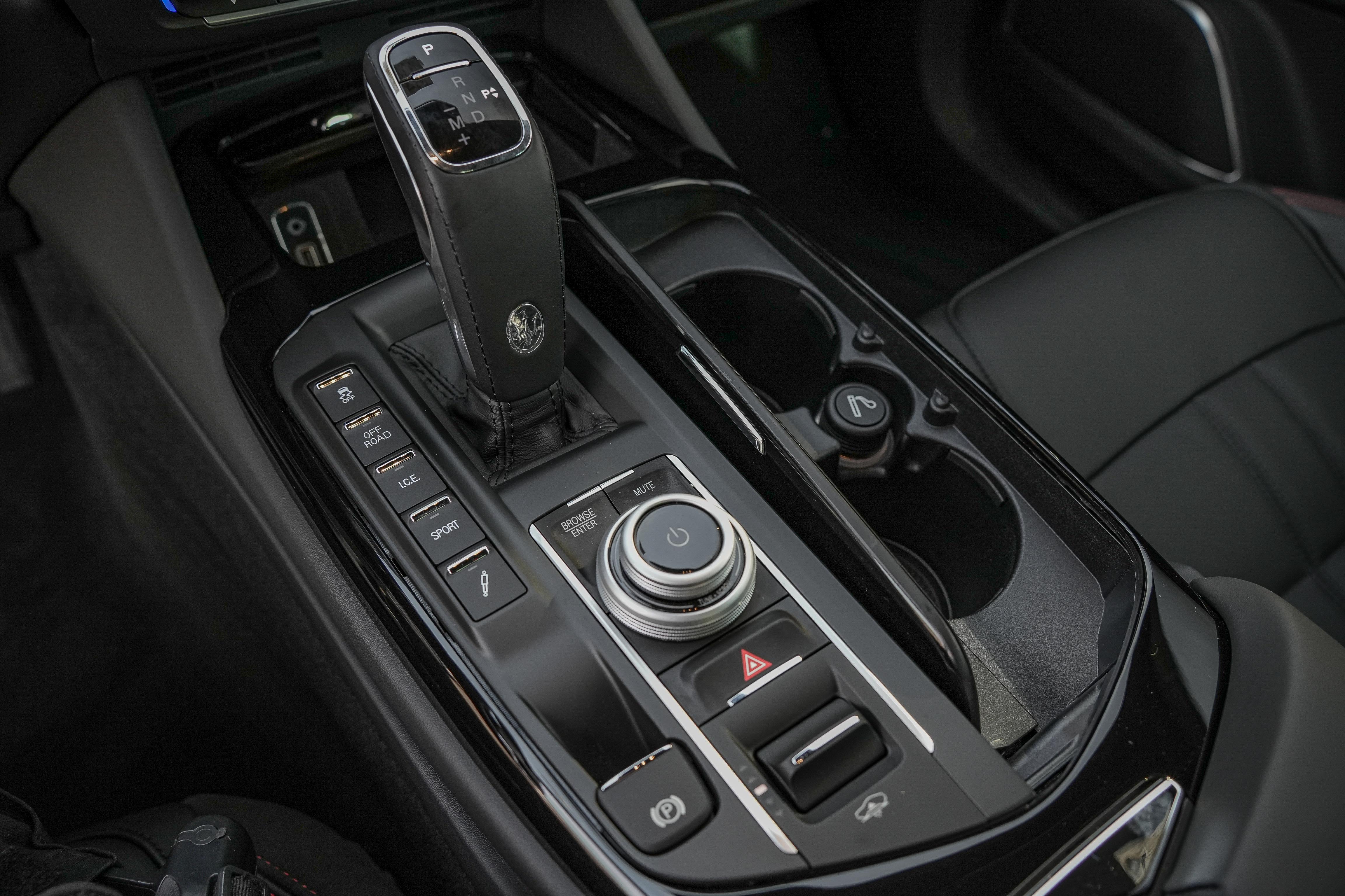 2024 Maserati Levante GT photo 9