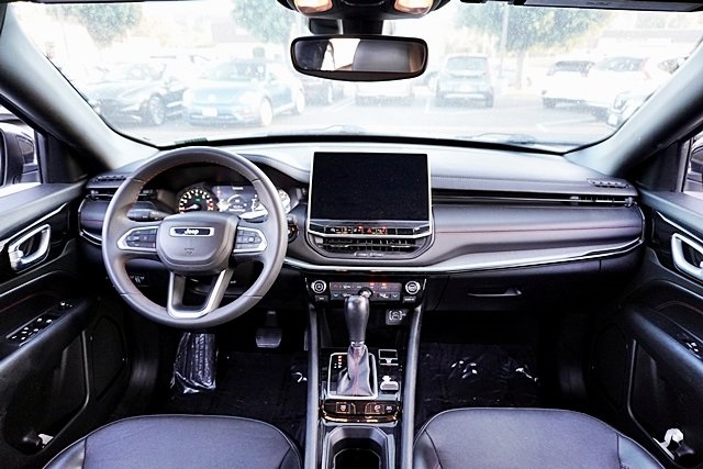 Used 2023 White Jeep Trailhawk image 18