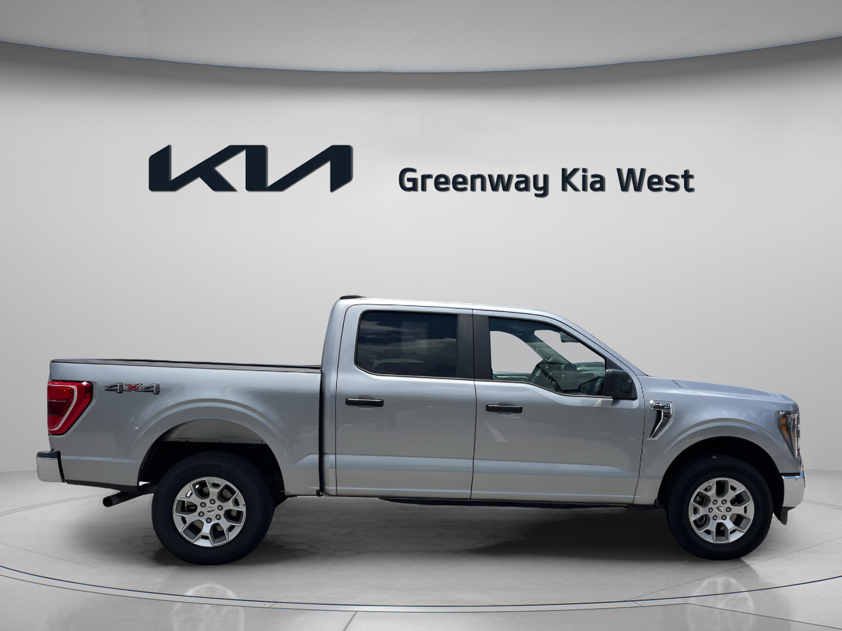 2023 Ford F-150 XLT photo 4