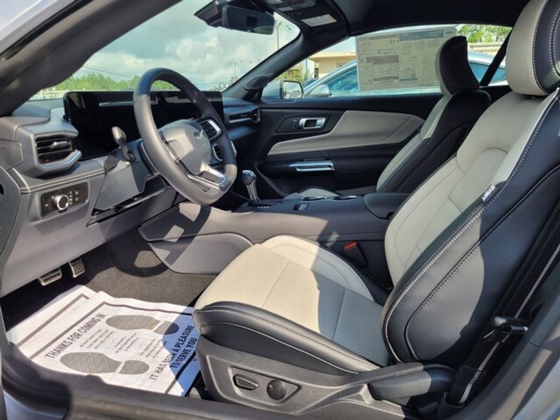 2025 Ford Mustang GT Premium Convertible photo 4