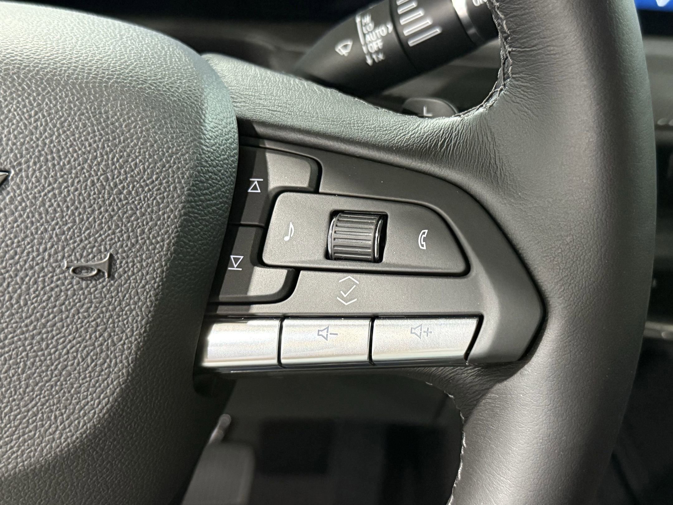 2025 Cadillac XT4 Premium Luxury photo 23