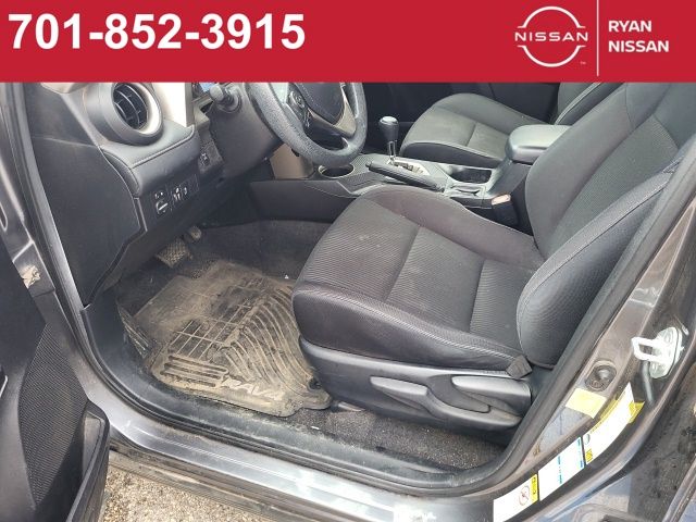 2015 Toyota RAV4 XLE photo 9