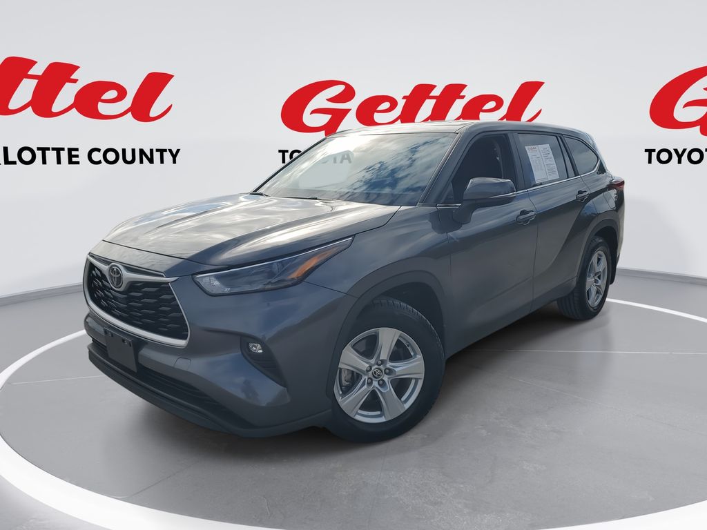 2023 Toyota Highlander LE's photo