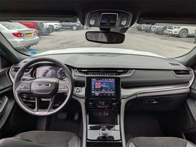 2023 Jeep Grand Cherokee Altitude photo 17