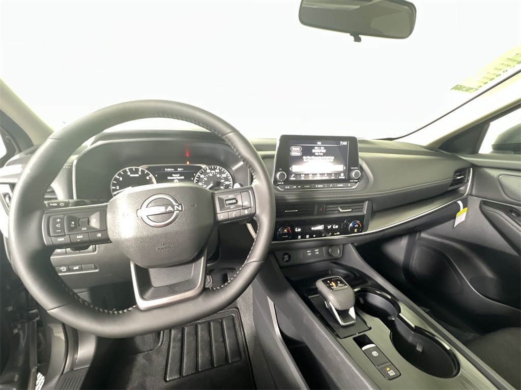 2026 Nissan Rogue SV photo 8