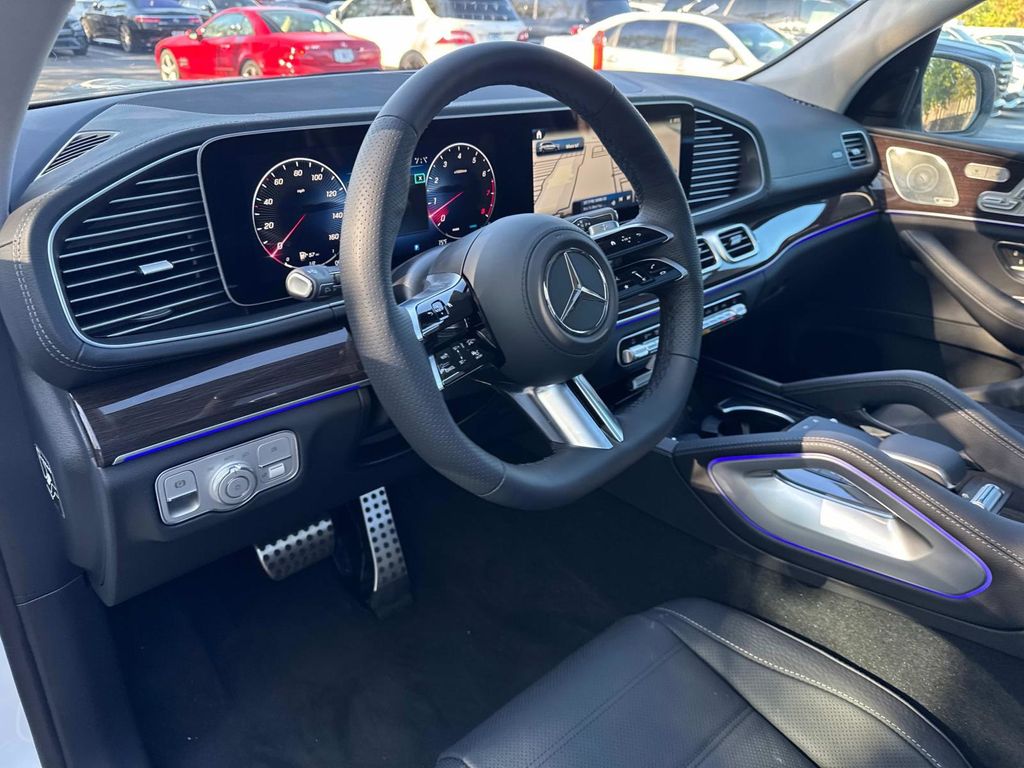 2026 Mercedes Benz GLS 450 4MATIC photo 18