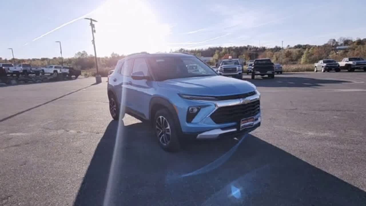 2025 Chevrolet Trailblazer LT photo 3
